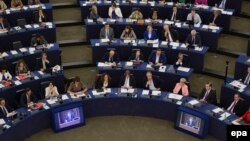 Ілюстраційне фото. Відеоконференція президента України Петра Порошенка транслюється в Європарламенті. Страсбург, вересень 2014 року
