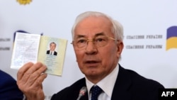 Микола Азаров під час прес-конференції, 3 серпня 2015 року